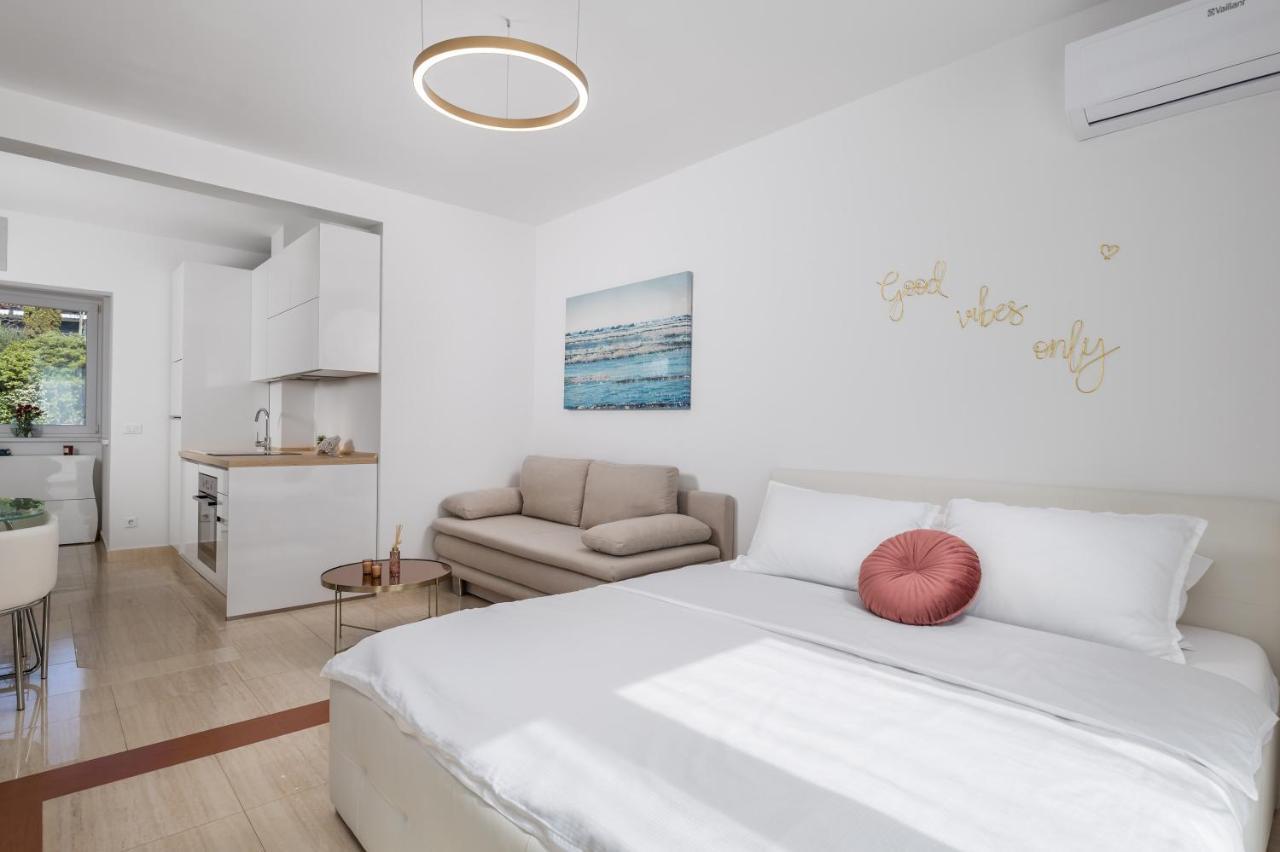 Luxury Studio Apartment Honeymoon 셀스 외부 사진